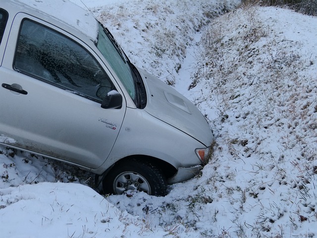 autonehoda na sněhu